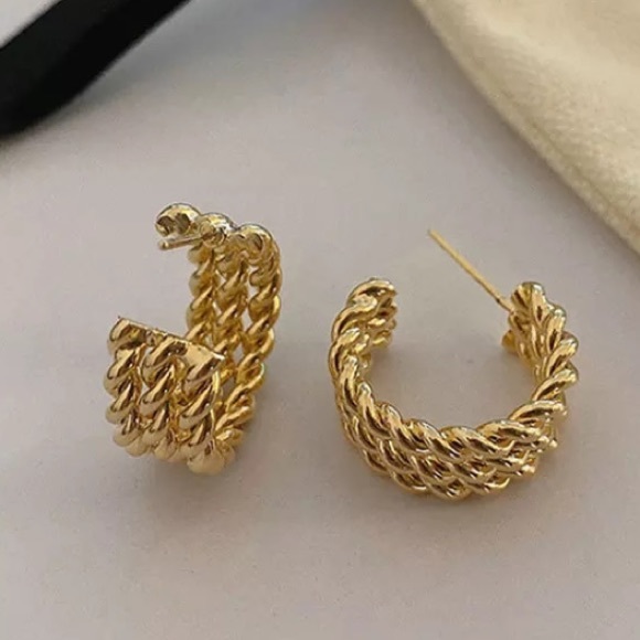 Jewelry - 💫Insta three-layer twist stud earrings